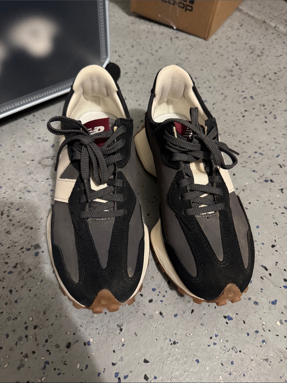 New Balance 327 Sneakers